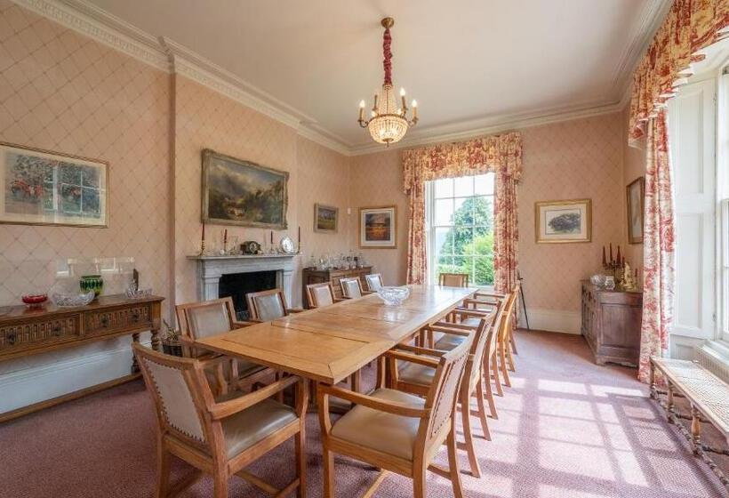 Pantybeiliau House Bed & Breakfast