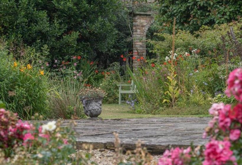 Pantybeiliau House Bed & Breakfast