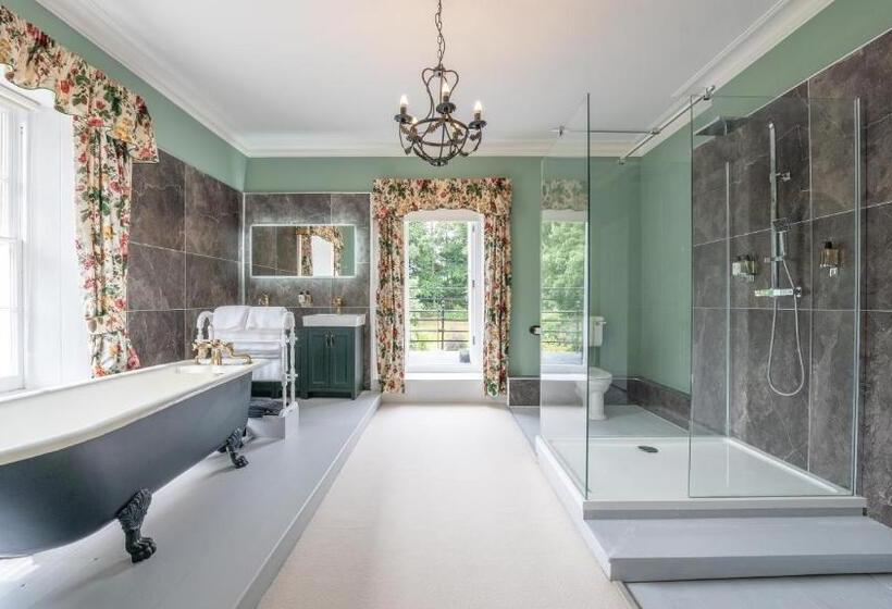 Pantybeiliau House Bed & Breakfast