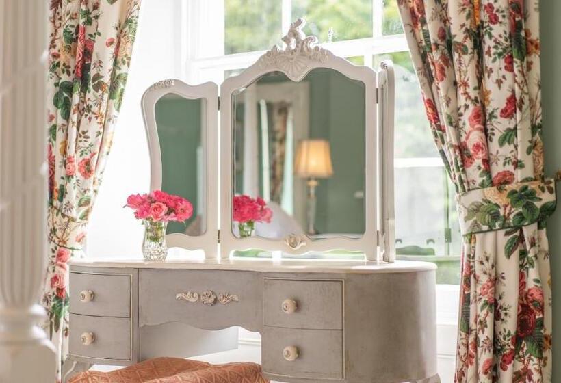 Pantybeiliau House Bed & Breakfast