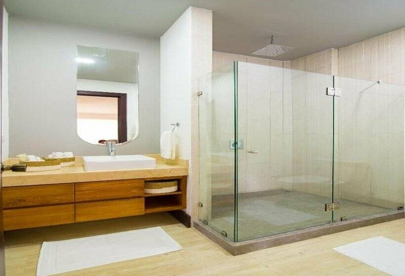 Paradise Bay Hotel Boutique