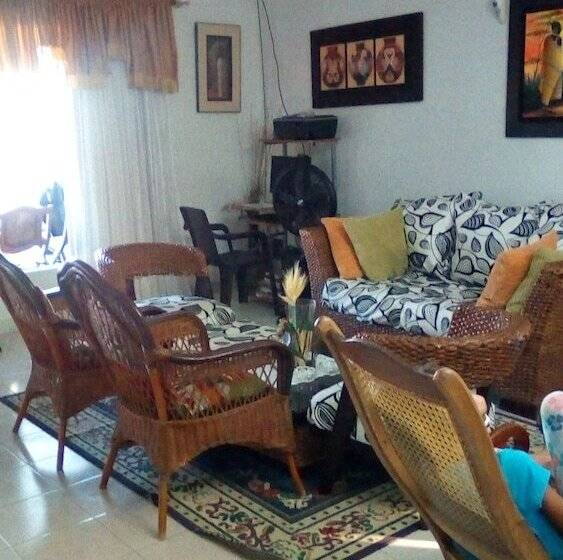 ペンション Room In Guest Room   Posada Green Sea Villa Helen Kilometer 4 Bypass