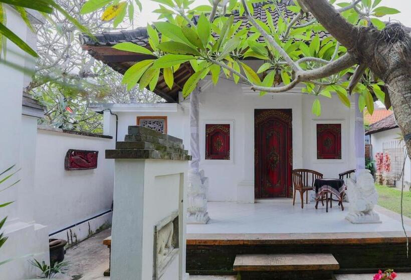 פנסיון Rumah Paros & Gallery