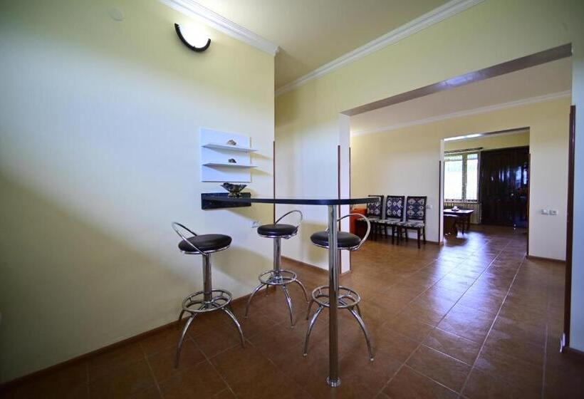 بنسيون Sevan Tarsus Guesthouse