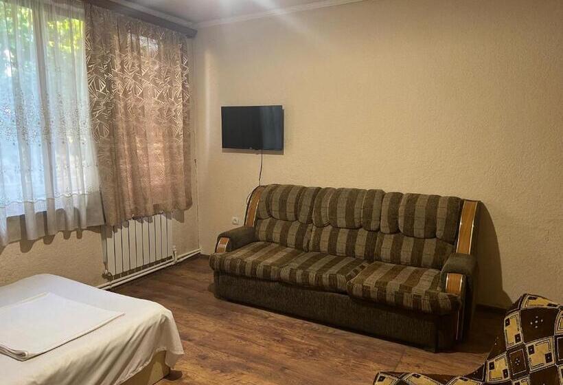 Пансион Touristic House Kael