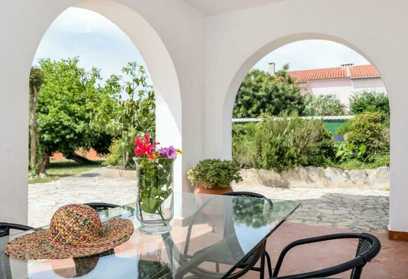 펜션 Vip House   Pool & Beach In Caparica