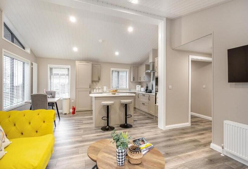 Курорт Charlesworth Lodges