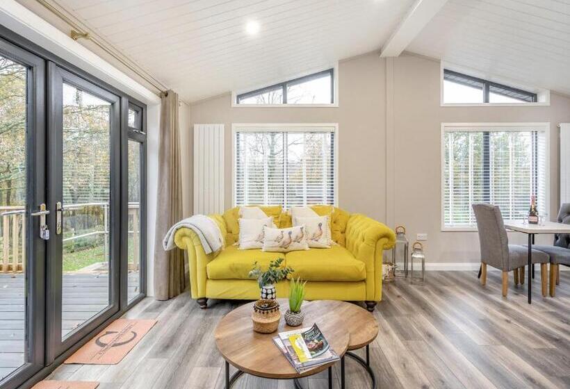 Курорт Charlesworth Lodges