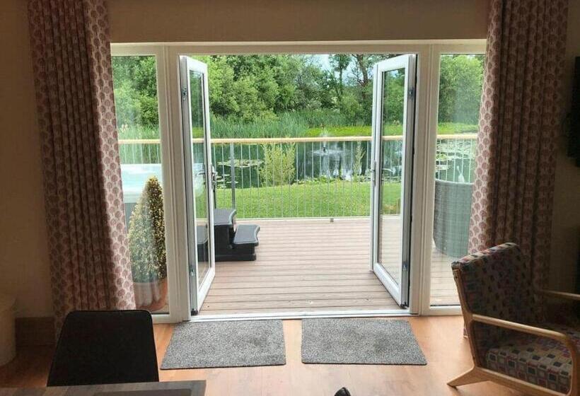 리조트 Flaxton Meadows Luxury Lodges