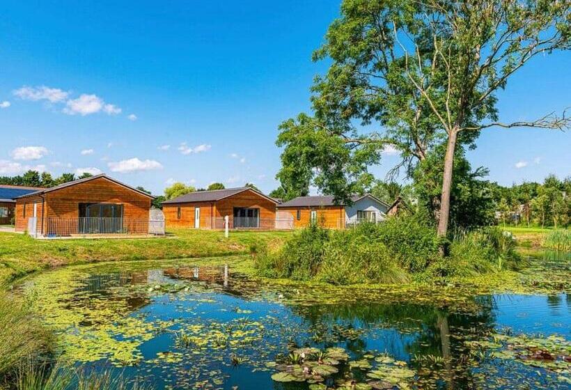 אתר נופש Flaxton Meadows Luxury Lodges