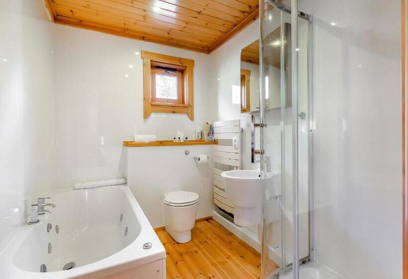 Курорт Wildside Highland Lodges