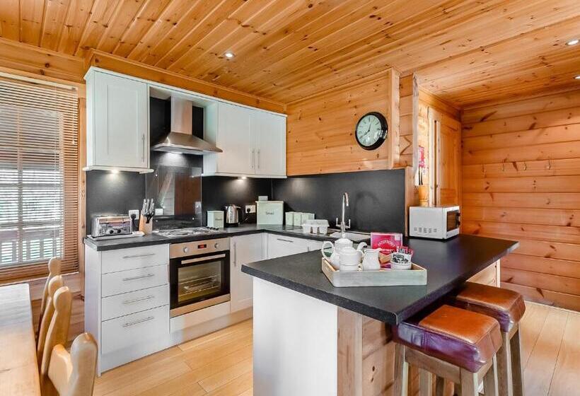 Курорт Wildside Highland Lodges