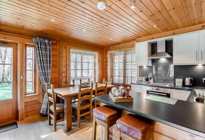 Курорт Wildside Highland Lodges