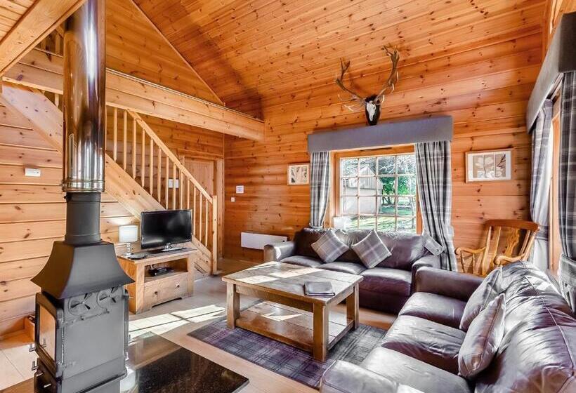 Курорт Wildside Highland Lodges