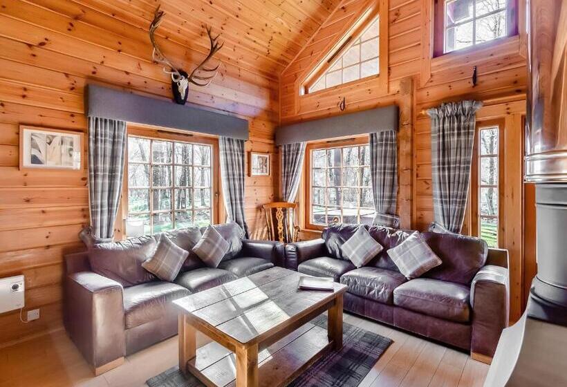 Курорт Wildside Highland Lodges