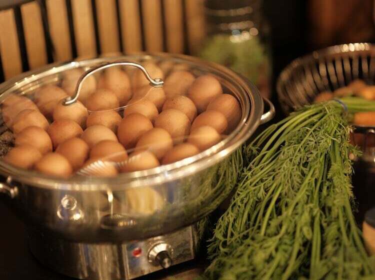 Thes   Hotel & House