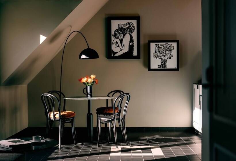 Weltwien Luxury Art Apartments & Free Parking