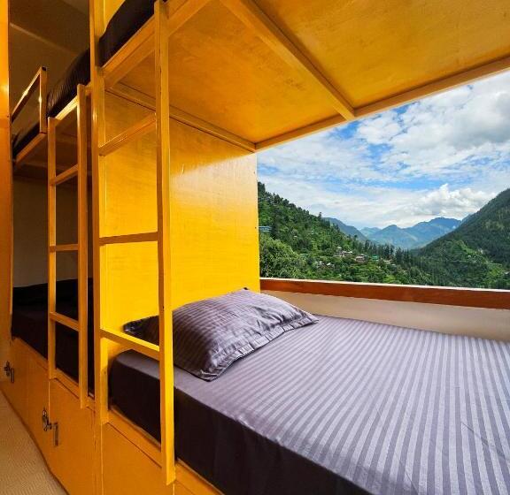 Young Monk Hostel & Cafe Jibhi