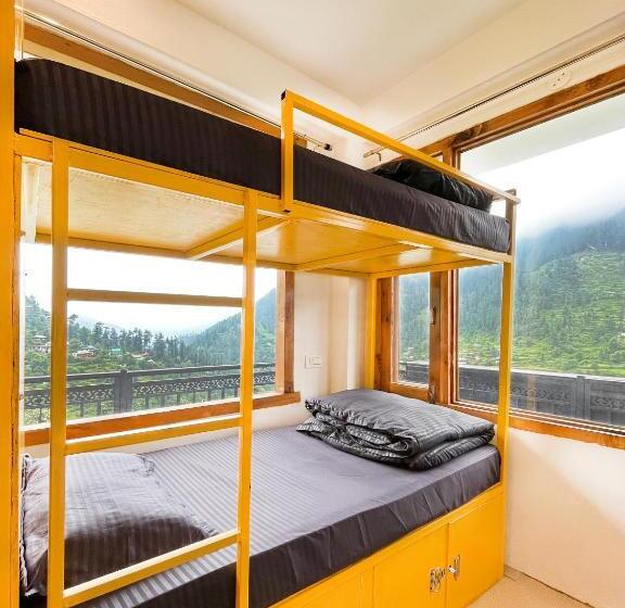 Young Monk Hostel & Cafe Jibhi