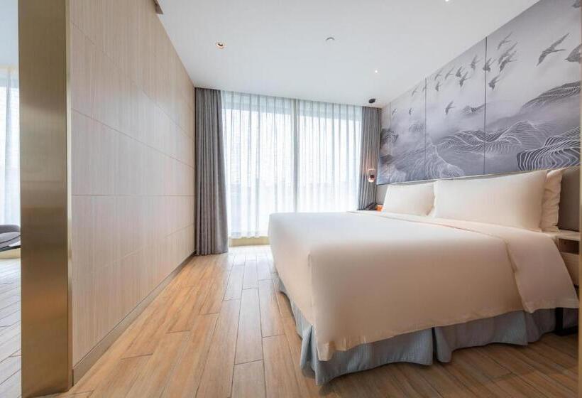 Atour X Hotel Shenzhen Longhua Dalang Commercial Center