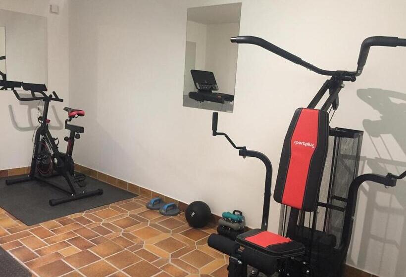 住宿加早餐  By The Lake