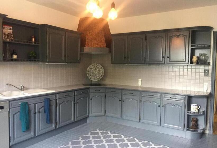 住宿加早餐  By The Lake