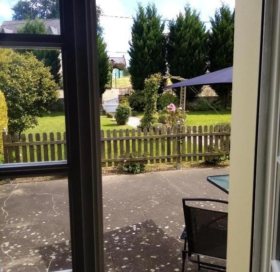 ベッドアンドブレックファースト By The Lake