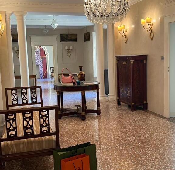 تختخواب و صبحانه Castiglione 27 Luxury Suite