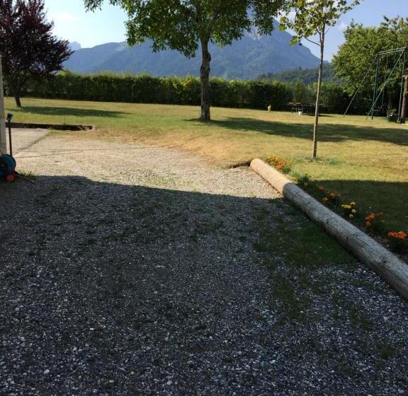 مبيت وإفطار Chambres D Hôtes Des Bauges Route 26 57