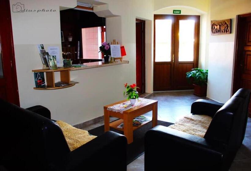 مبيت وإفطار Rácz Tanya és Panzió