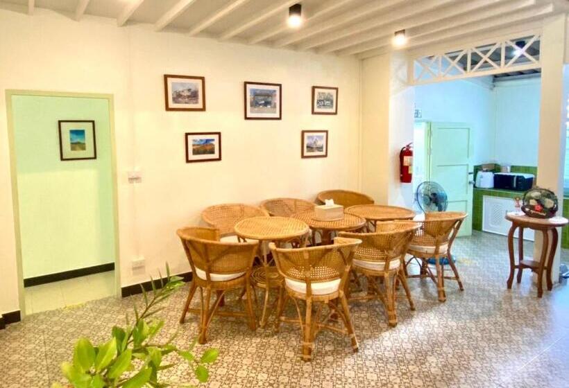 Hotell เซน บัลโคนี่ เฮ้าส์ ระนอง