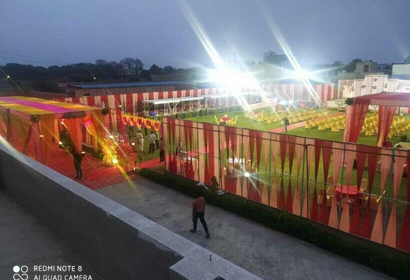 فندق Aashirwad Garden & Resort