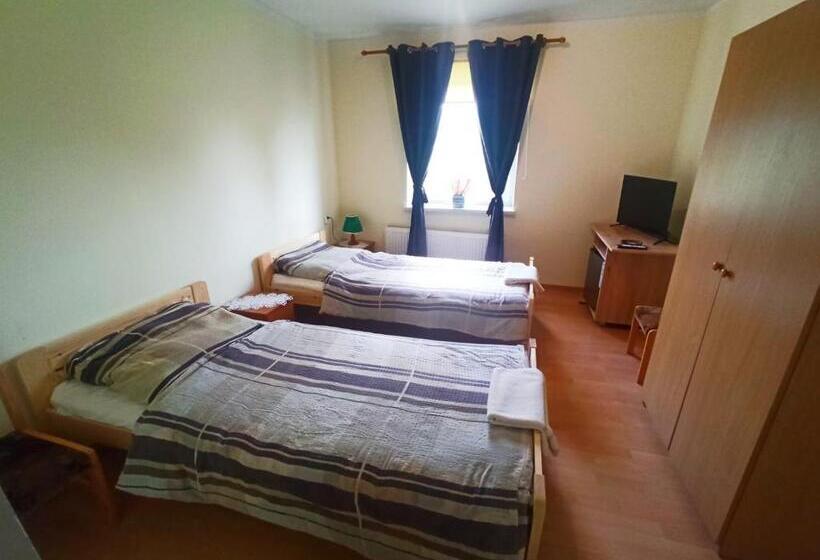 בית מלון כפרי Agroturystyka Leśny Dworek