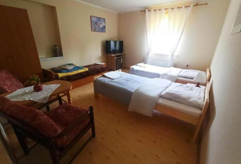 בית מלון כפרי Agroturystyka Leśny Dworek