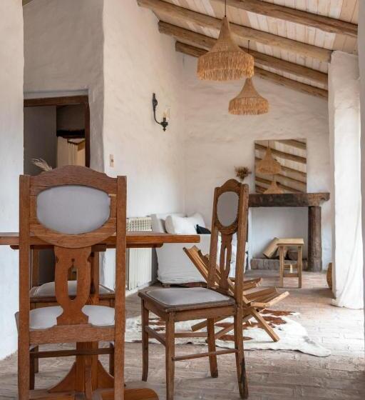 هتل Castillo De Piedra Tafi Del Valle