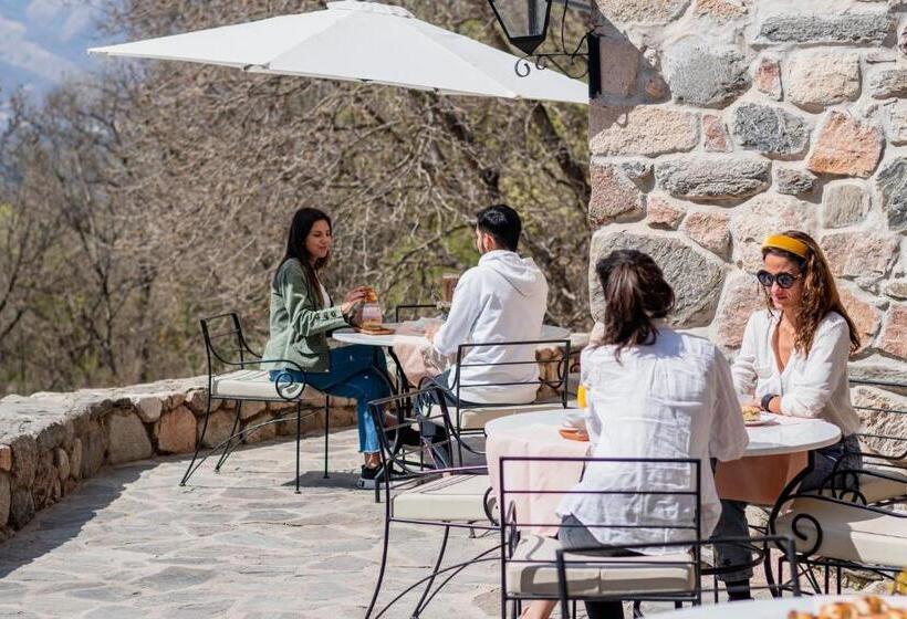 هتل Castillo De Piedra Tafi Del Valle