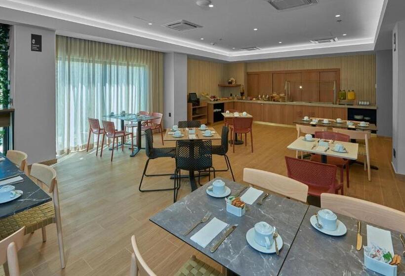 בית מלון כפרי City Express Plus By Marriott Mazatlan