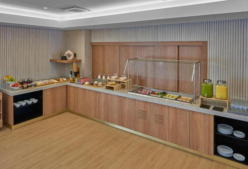 בית מלון כפרי City Express Plus By Marriott Mazatlan