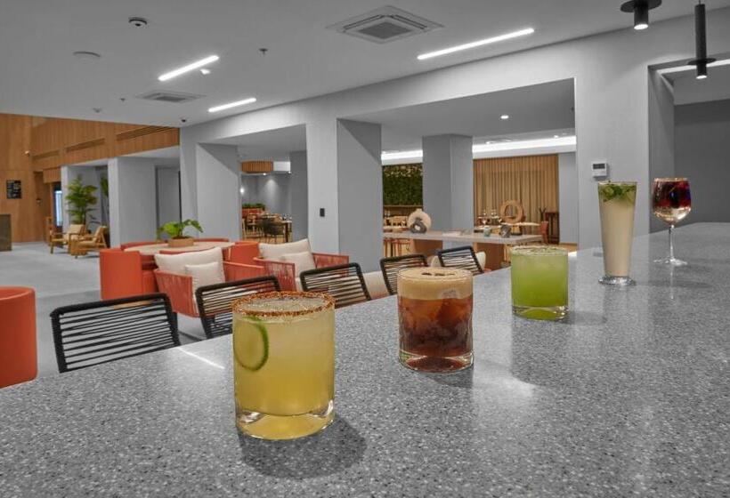 בית מלון כפרי City Express Plus By Marriott Mazatlan