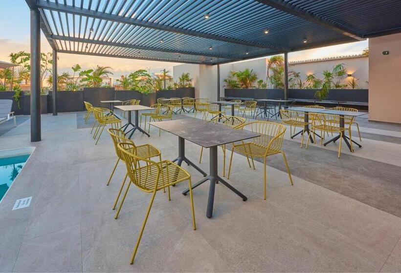 בית מלון כפרי City Express Plus By Marriott Mazatlan