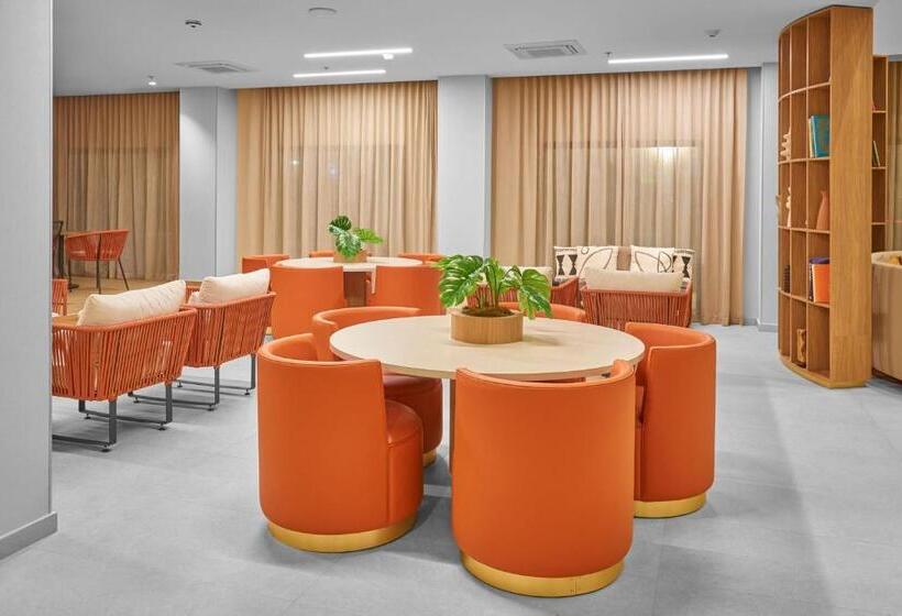 בית מלון כפרי City Express Plus By Marriott Mazatlan