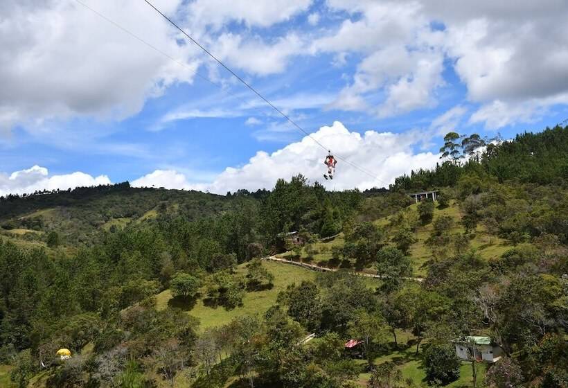 בית מלון כפרי Glamping Ancestros Ecoparque