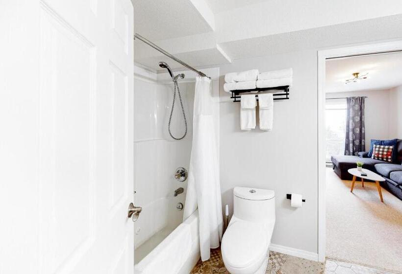 Отель Hilltop Hideaways