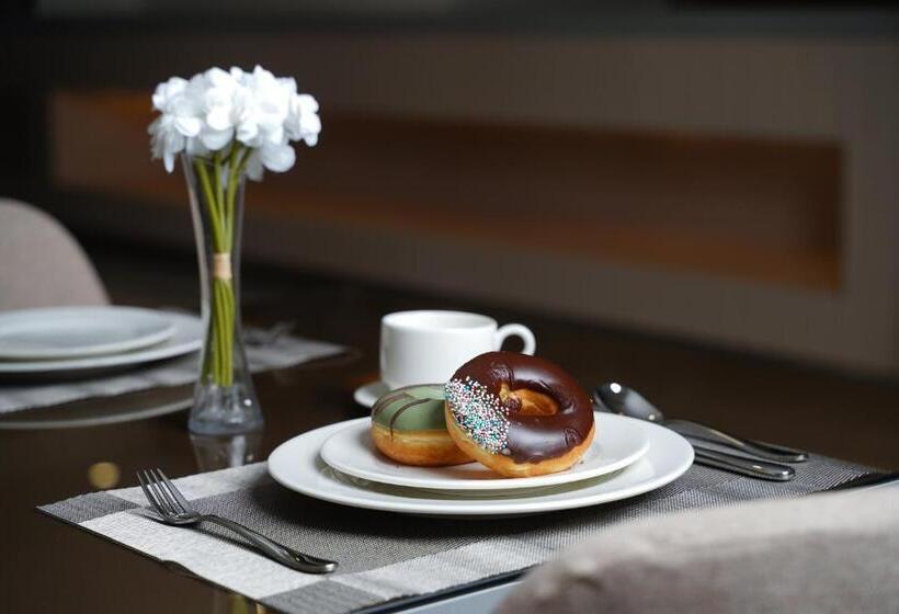 هتل Mena East Suites Dammam