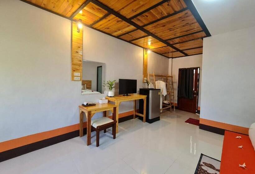 בית מלון כפרי Mookboonchu Guesthouse ,kohmook Trang