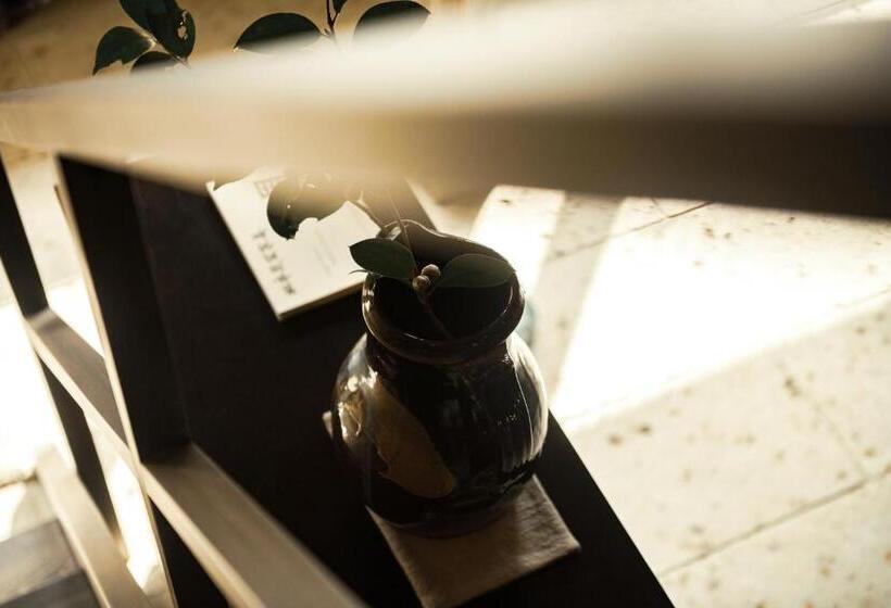 호텔 Oito 美しい街並みに佇む喫茶と宿