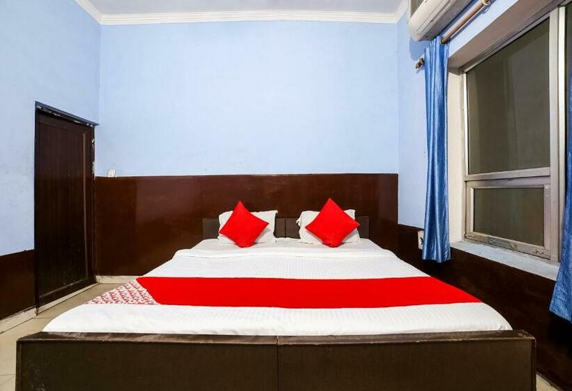 فندق Oyo 67226 Om