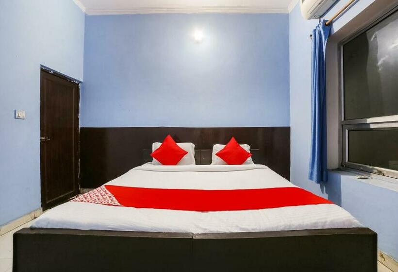 فندق Oyo 67226 Om