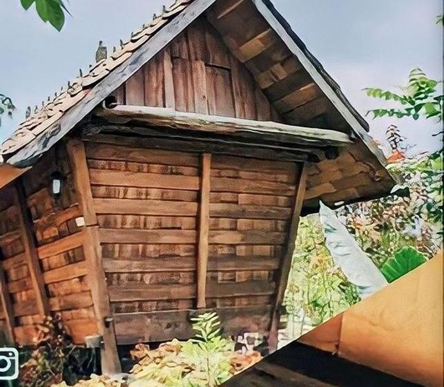 בית מלון כפרי Singgasana Villa & Resto