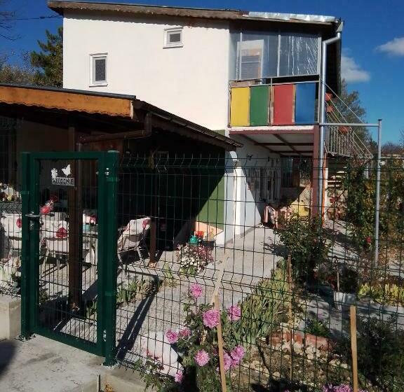 펜션 мега къща за гости